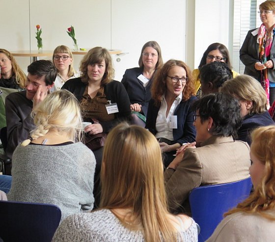 Frauen diskutieren